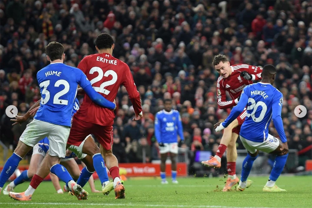 Ngoại hạng Anh đêm qua: Chelsea thua sốc, Liverpool thoát hiểm, Arsenal vẫn vững vàng - Ảnh 3. Ngoại hạng Anh đêm qua: Chelsea thua sốc, Liverpool thoát hiểm, Arsenal vẫn vững vàng - Ảnh 3.