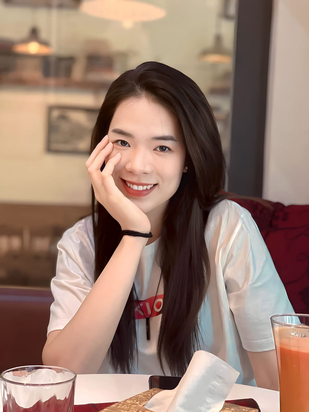 Nhan sắc phụ công bóng chuyền xinh đẹp sẽ cầm cờ cho Đoàn Thể thao Việt Nam tại SEA Games 2025 - Ảnh 8. Nhan sắc phụ công bóng chuyền xinh đẹp sẽ cầm cờ cho Đoàn Thể thao Việt Nam tại SEA Games 2025 - Ảnh 8.