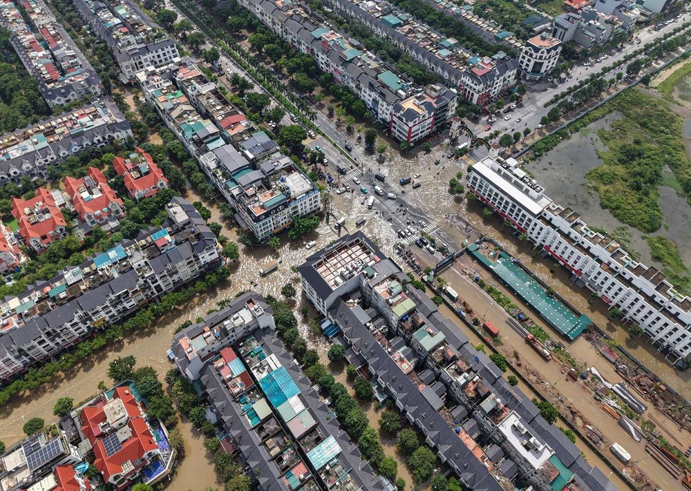 Thích ứng thiên tai "vượt quy luật" - Bài 3: Ngập úng đô thị: Hạ tầng "đuối sức" - Ảnh 5. Thích ứng thiên tai "vượt quy luật" - Bài 3: Ngập úng đô thị: Hạ tầng "đuối sức" - Ảnh 5.