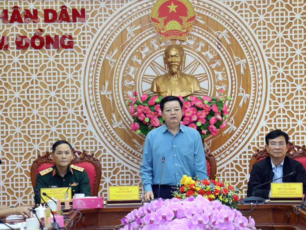 Đưa hoạt động của đời sống trở lại bình thường sau mưa lũ - Ảnh 1. Đưa hoạt động của đời sống trở lại bình thường sau mưa lũ - Ảnh 1.