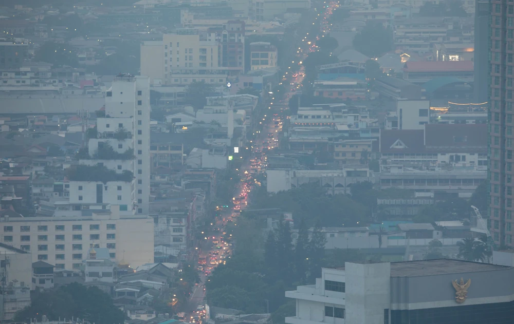 Thống đốc Bangkok (Thái Lan) đề xuất biện pháp làm việc tại nhà để cải thiện chất lượng không khí - Ảnh 6. Thống đốc Bangkok (Thái Lan) đề xuất biện pháp làm việc tại nhà để cải thiện chất lượng không khí - Ảnh 6.