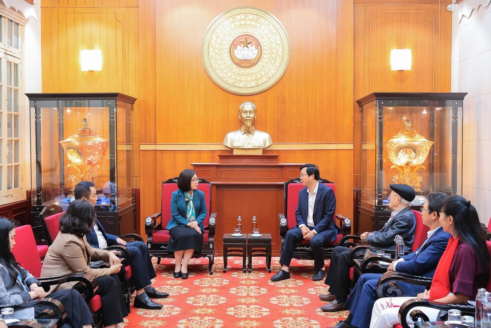 Thông tấn xã Việt Nam ủng hộ đồng bào bị thiệt hại do bão, lũ gây ra - Ảnh 2.