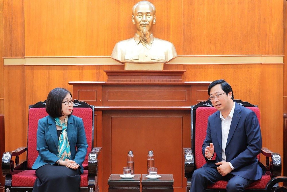 Thông tấn xã Việt Nam ủng hộ đồng bào bị thiệt hại do bão, lũ gây ra - Ảnh 3.