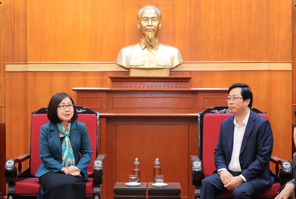 Thông tấn xã Việt Nam ủng hộ đồng bào bị thiệt hại do bão, lũ gây ra - Ảnh 4.