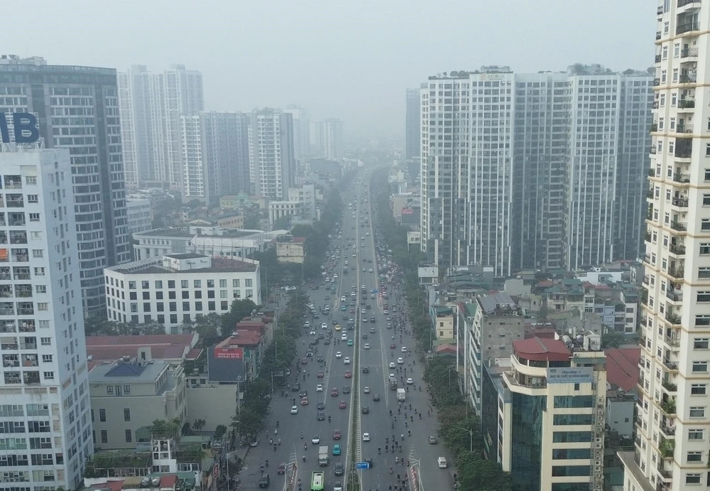 Thủ đô Hà Nội tiếp tục chìm trong bụi mịn và sương mù - Ảnh 8. Thủ đô Hà Nội tiếp tục chìm trong bụi mịn và sương mù - Ảnh 8.