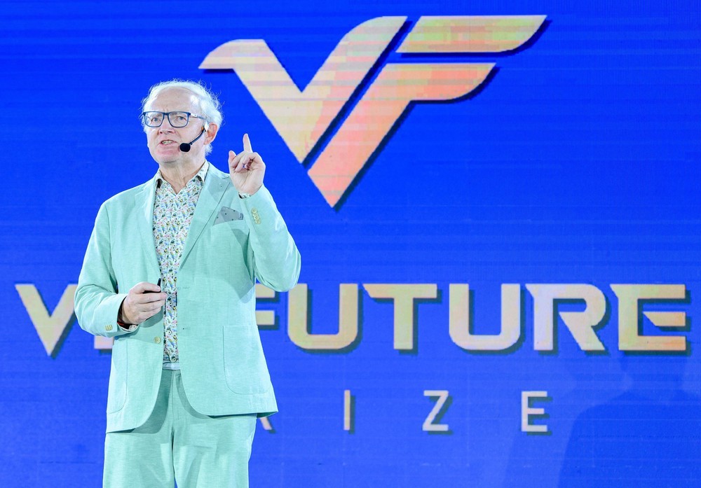 Giáo sư Học viện Khoa học Australia chia sẻ về cách ứng xử với AI - Ảnh 1.