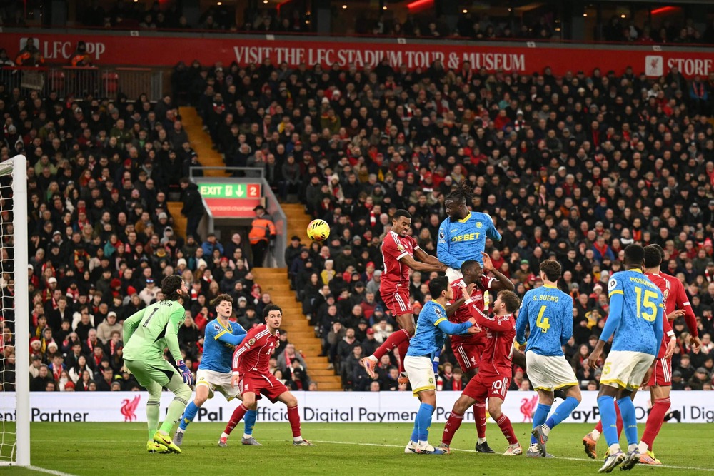 00h30 ngày 2/1, sân Anfield, Liverpool – Leeds: Liverpool đang chết vì… bóng chết - Ảnh 1.