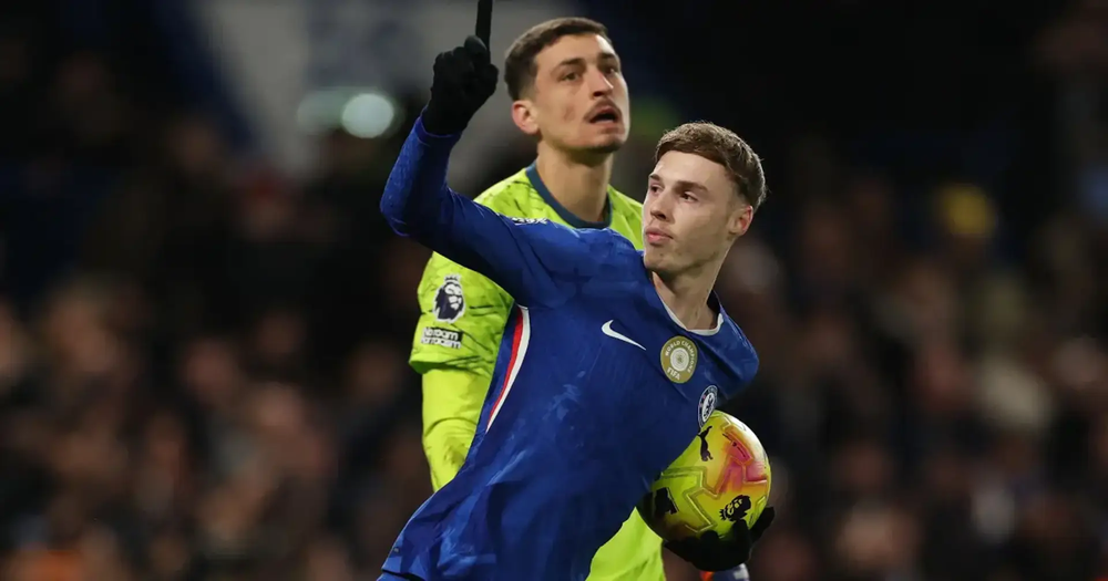 Thủng lưới sau 2 quả ném biên, Chelsea không thắng ở trận cuối cùng của năm 2025 - Ảnh 2.