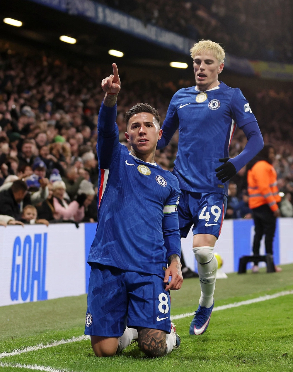 Thủng lưới sau 2 quả ném biên, Chelsea không thắng ở trận cuối cùng của năm 2025 - Ảnh 3.