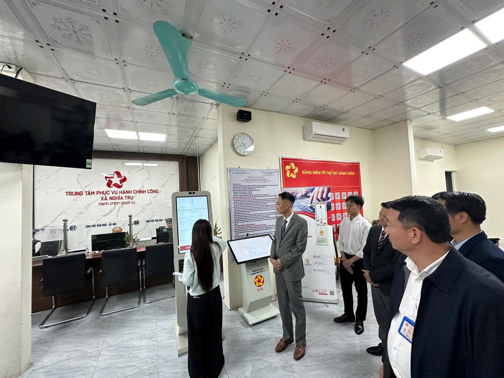 Quyết tâm chuyển đổi số để giảm gánh nặng cho người dân - Ảnh 3. Quyết tâm chuyển đổi số để giảm gánh nặng cho người dân - Ảnh 3.