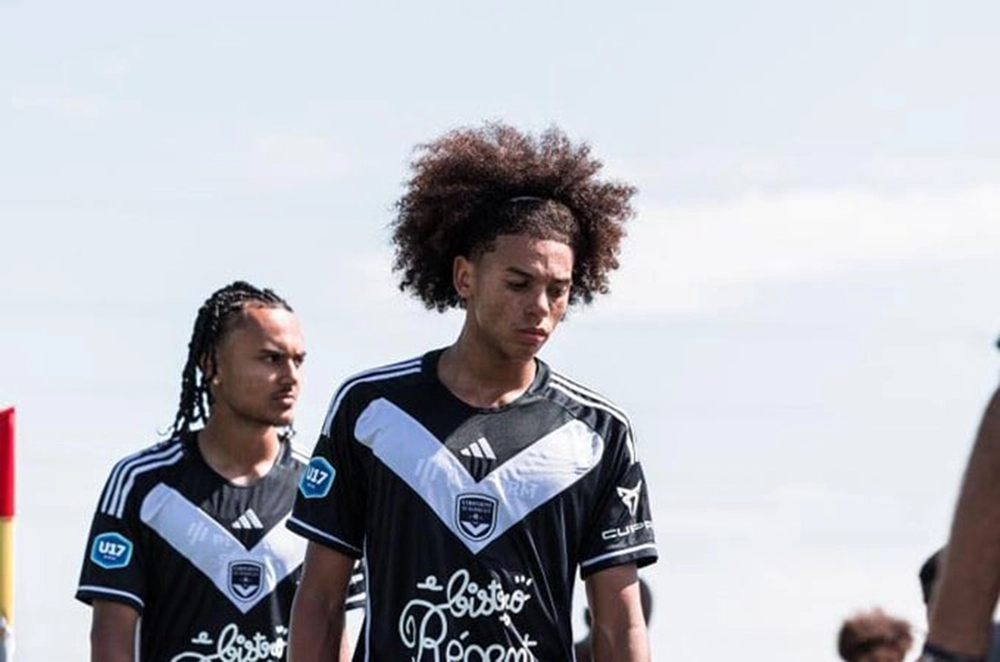 Tiền vệ Việt kiều sinh năm 2007 chơi bóng ở Pháp đang gây sốt là ai? - Ảnh 1. Tiền vệ Việt kiều sinh năm 2007 chơi bóng ở Pháp đang gây sốt là ai? - Ảnh 1.