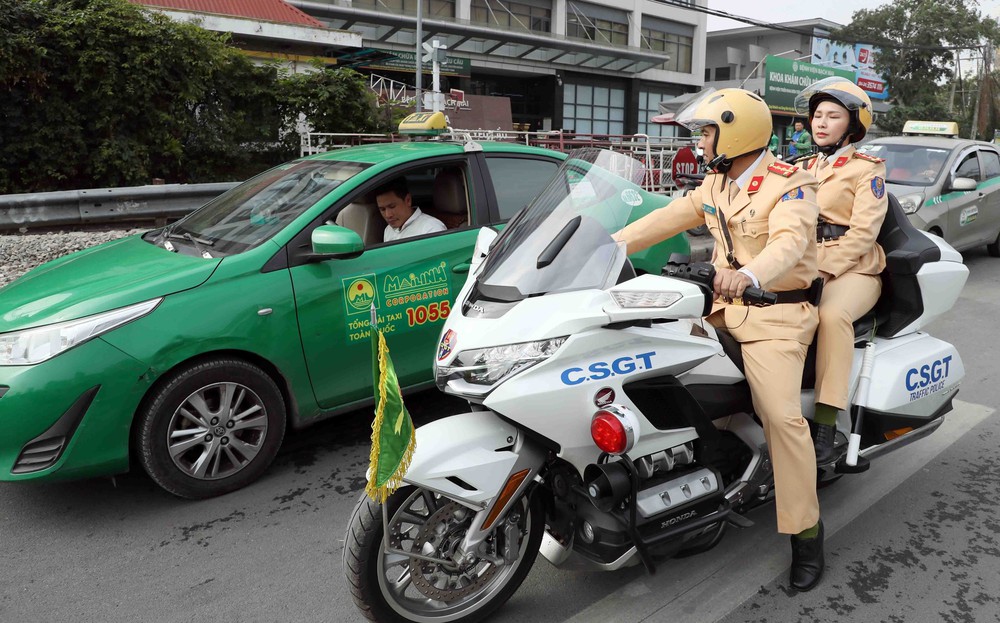 Hà Nội: Bảo đảm an toàn giao thông, trật tự đô thị dịp Tết Dương lịch 2026 - Ảnh 2. Hà Nội: Bảo đảm an toàn giao thông, trật tự đô thị dịp Tết Dương lịch 2026 - Ảnh 2.