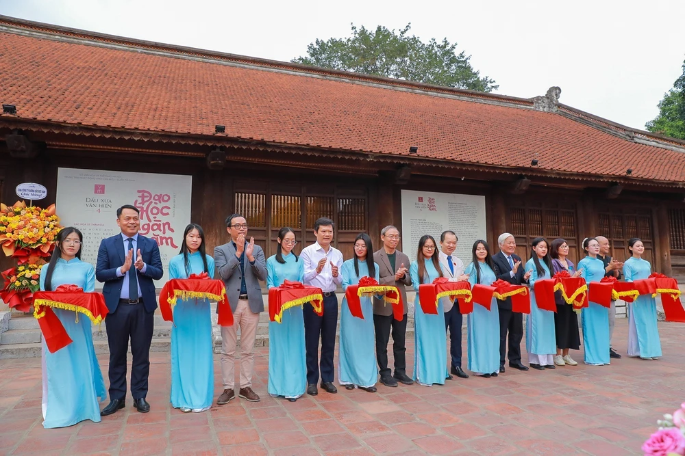 Hà Nội: Triển lãm nghệ thuật “Đạo học ngàn năm” - Ảnh 1. Hà Nội: Triển lãm nghệ thuật “Đạo học ngàn năm” - Ảnh 1.