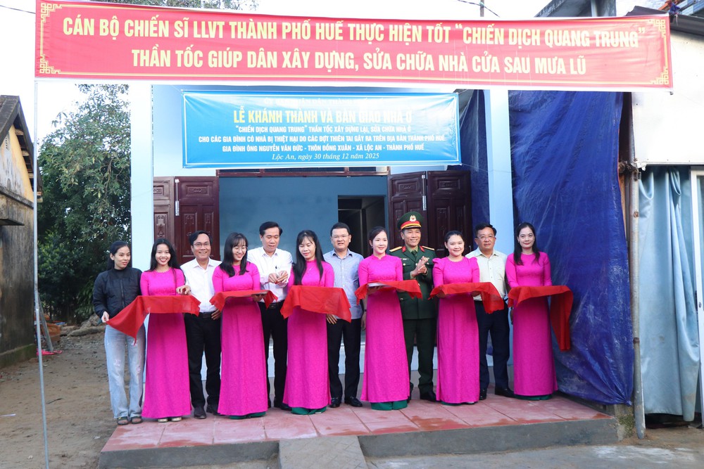 Huế khánh thành ngôi nhà đầu tiên trong "Chiến dịch Quang Trung" - Ảnh 7. Huế khánh thành ngôi nhà đầu tiên trong "Chiến dịch Quang Trung" - Ảnh 7.