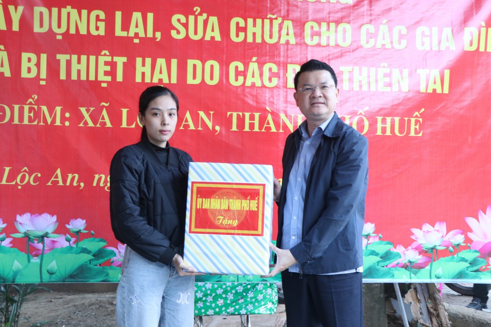 Huế khánh thành ngôi nhà đầu tiên trong "Chiến dịch Quang Trung" - Ảnh 3. Huế khánh thành ngôi nhà đầu tiên trong "Chiến dịch Quang Trung" - Ảnh 3.