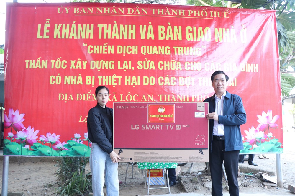 Huế khánh thành ngôi nhà đầu tiên trong "Chiến dịch Quang Trung" - Ảnh 4. Huế khánh thành ngôi nhà đầu tiên trong "Chiến dịch Quang Trung" - Ảnh 4.