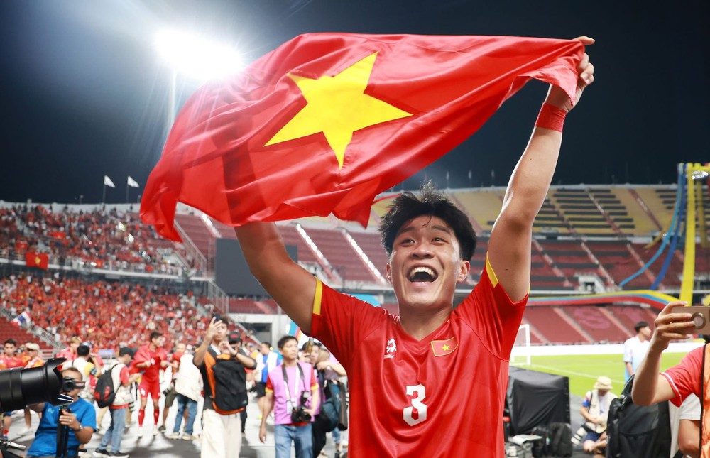 Hoa khôi bắn súng Phí Thanh Thảo xóa 60 video 'trai đẹp', chỉ giữ lại khoảnh khắc của cầu thủ Lý Đức - Ảnh 5. Hoa khôi bắn súng Phí Thanh Thảo xóa 60 video 'trai đẹp', chỉ giữ lại khoảnh khắc của cầu thủ Lý Đức - Ảnh 5.