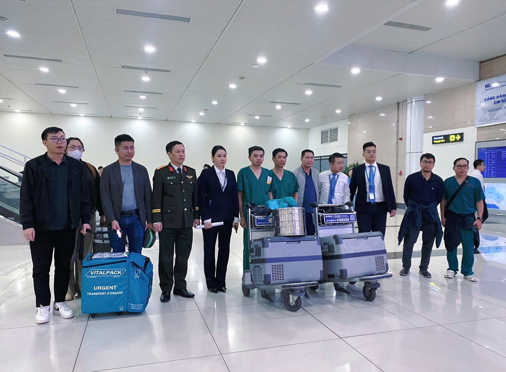 Thầy thuốc quân y 108 và ca ghép gan xuyên đêm: Món quà sự sống ngày cuối năm - Ảnh 1.