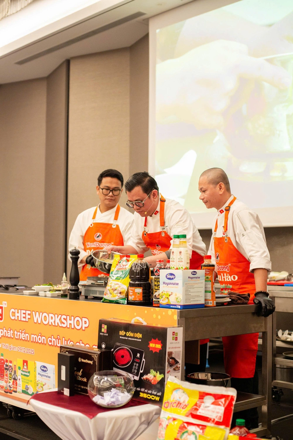 Nam Dương cùng đầu bếp miền trung nâng tầm ẩm thực Việt - Ảnh 3.