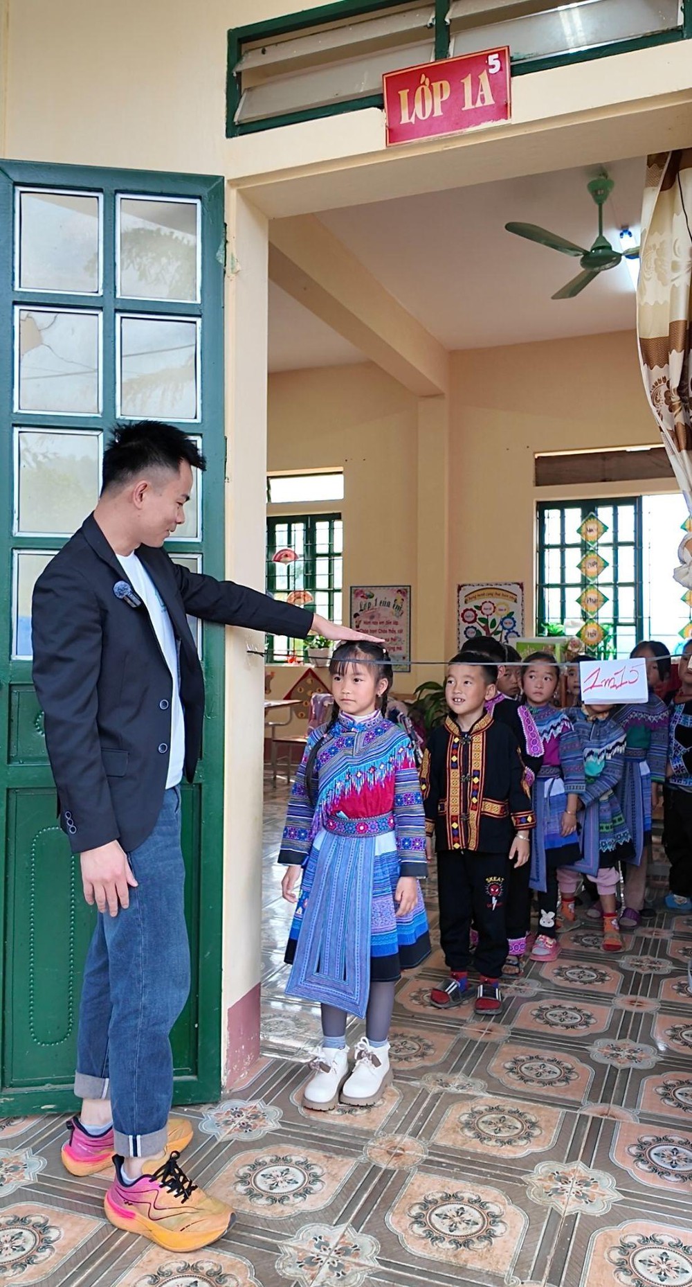 Dược sĩ Thắng lan tỏa yêu thương qua chương trình “Tủ thuốc cho em” - Ảnh 2.