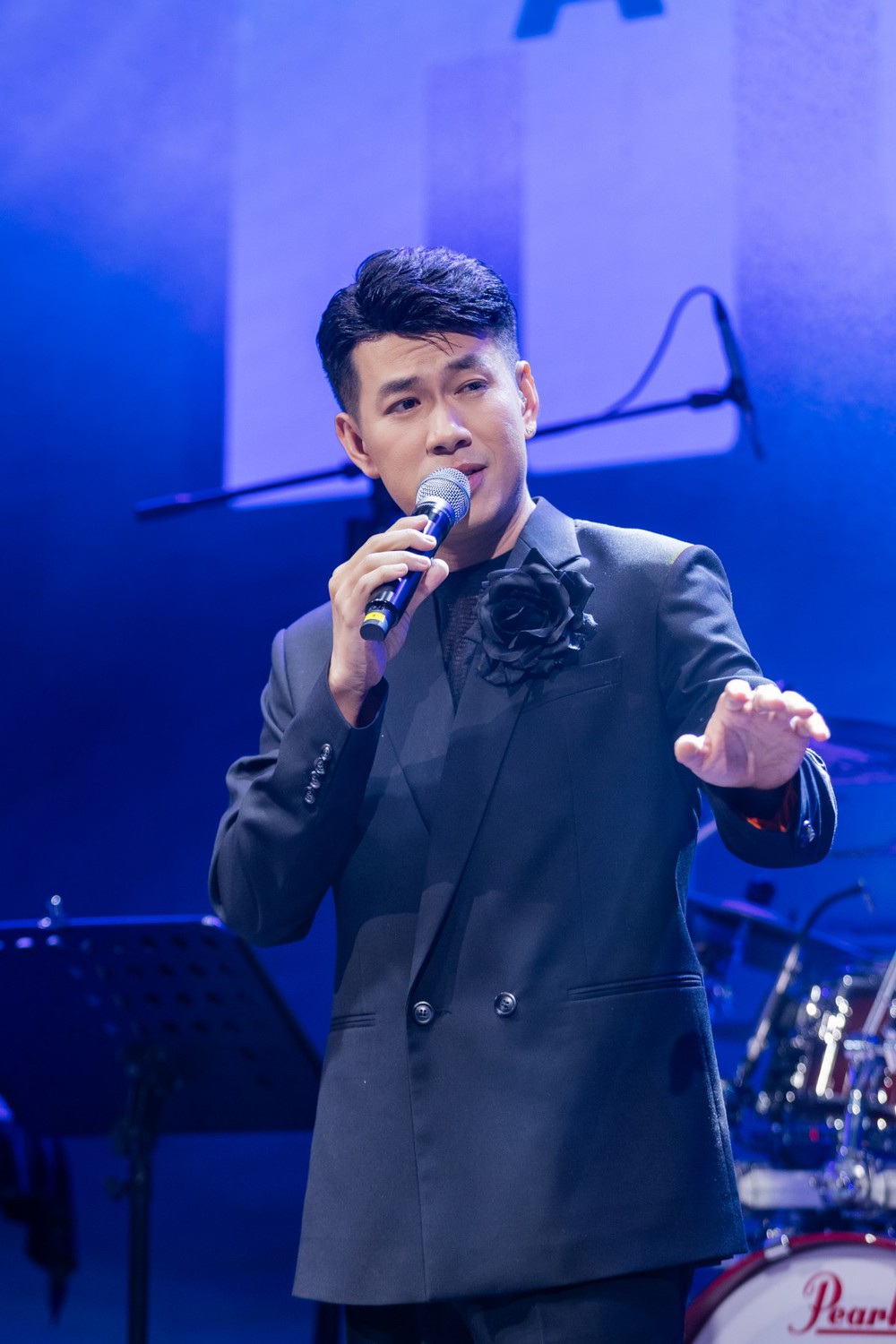 Hồ Trung Dũng lan tỏa thông điệp yêu thương qua album mới - Ảnh 1.