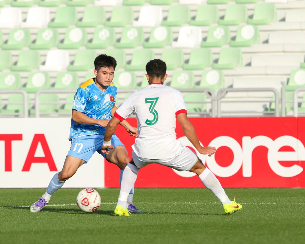 Tin nóng bóng đá Việt hôm nay 1/1: U23 Việt Nam tập buổi cuối trước khi sang Saudi Arabia; Tuyết Dung ghi bàn cho Phong Phú Hà Nam - Ảnh 1.