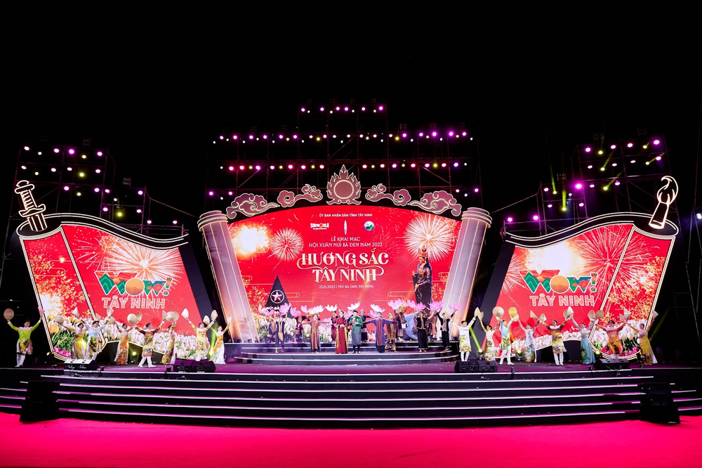 Mọi miền Tổ quốc tưng bừng chào đón năm mới 2026 - Ảnh 5. Mọi miền Tổ quốc tưng bừng chào đón năm mới 2026 - Ảnh 5.