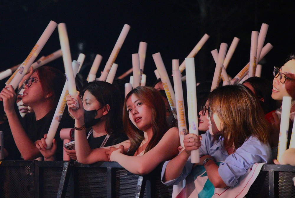 Cập nhật: Mọi miền Tổ quốc tưng bừng chào đón năm mới 2026 - Ảnh 5. Cập nhật: Mọi miền Tổ quốc tưng bừng chào đón năm mới 2026 - Ảnh 5.