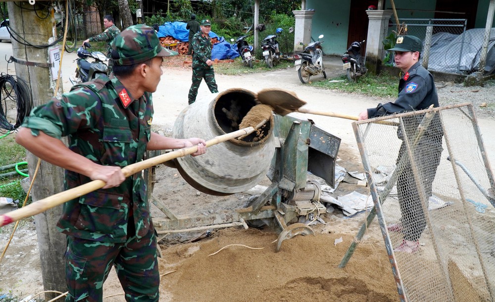 “Chiến dịch Quang Trung”: Thần tốc xây nhà cho người dân nơi rẻo cao Tây Trà - Ảnh 2.