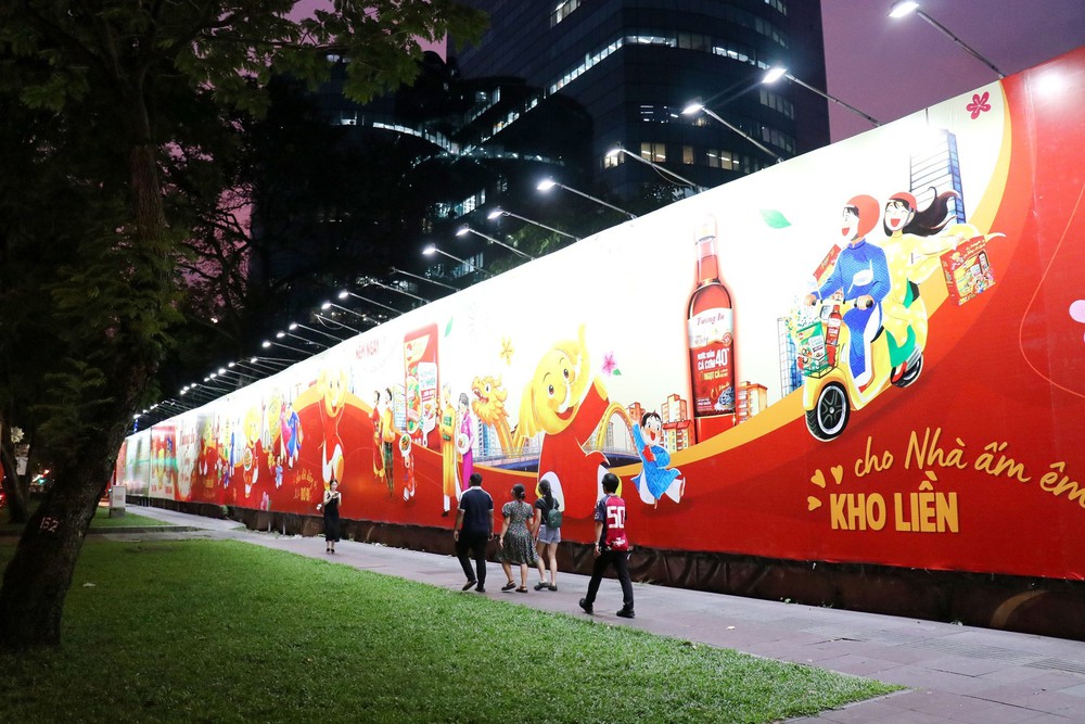 Chào năm mới 2026: Không khí rộn ràng ngập tràn Thành phố Hồ Chí Minh - Ảnh 4. Chào năm mới 2026: Không khí rộn ràng ngập tràn Thành phố Hồ Chí Minh - Ảnh 4.