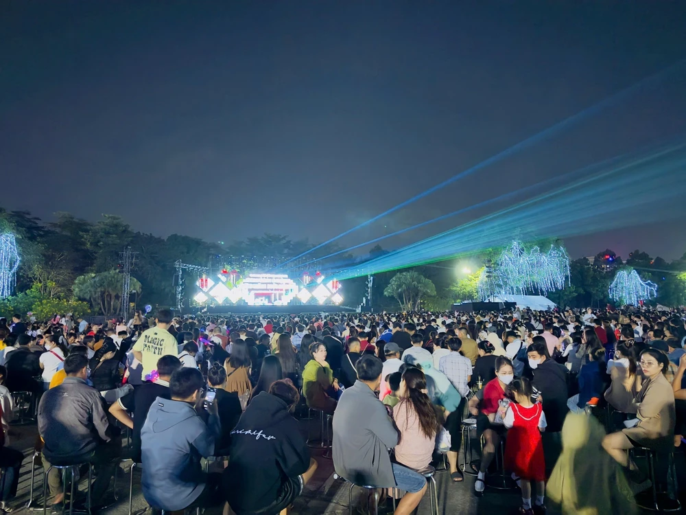 Không khí đón Năm mới 2026 tại TP. Hồ Chí Minh - Ảnh 5. Không khí đón Năm mới 2026 tại TP. Hồ Chí Minh - Ảnh 5.