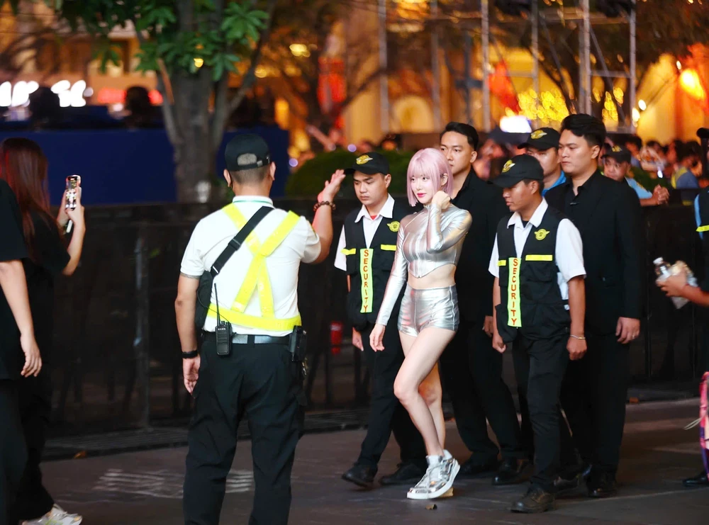 Không khí đón Năm mới 2026 tại TP. Hồ Chí Minh - Ảnh 9. Không khí đón Năm mới 2026 tại TP. Hồ Chí Minh - Ảnh 9.