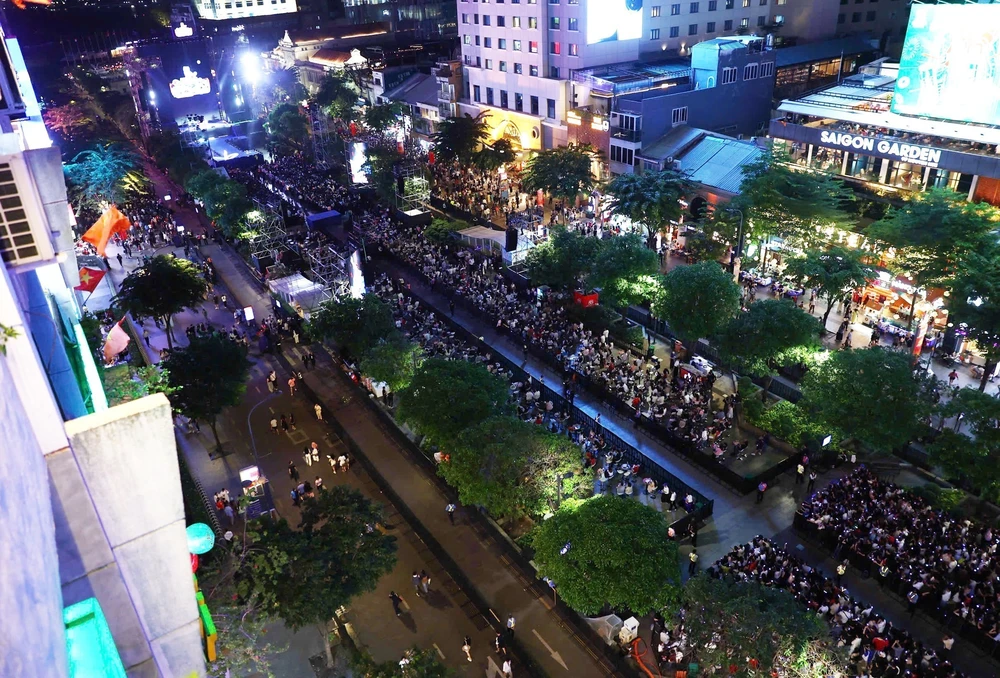 Không khí đón Năm mới 2026 tại TP. Hồ Chí Minh - Ảnh 1. Không khí đón Năm mới 2026 tại TP. Hồ Chí Minh - Ảnh 1.