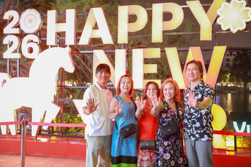 Không khí Hà Nội trước thềm Năm mới 2026 - Ảnh 3. Không khí Hà Nội trước thềm Năm mới 2026 - Ảnh 3.