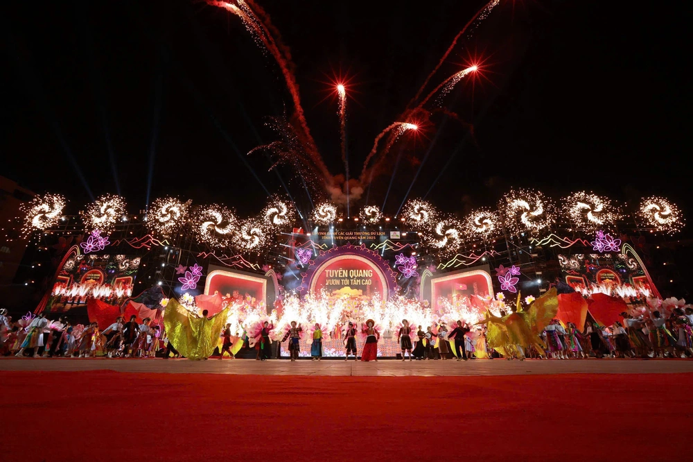 Lễ hội hoa Tam giác mạch – thương hiệu du lịch vùng cao Tuyên Quang - Ảnh 2. Lễ hội hoa Tam giác mạch – thương hiệu du lịch vùng cao Tuyên Quang - Ảnh 2.