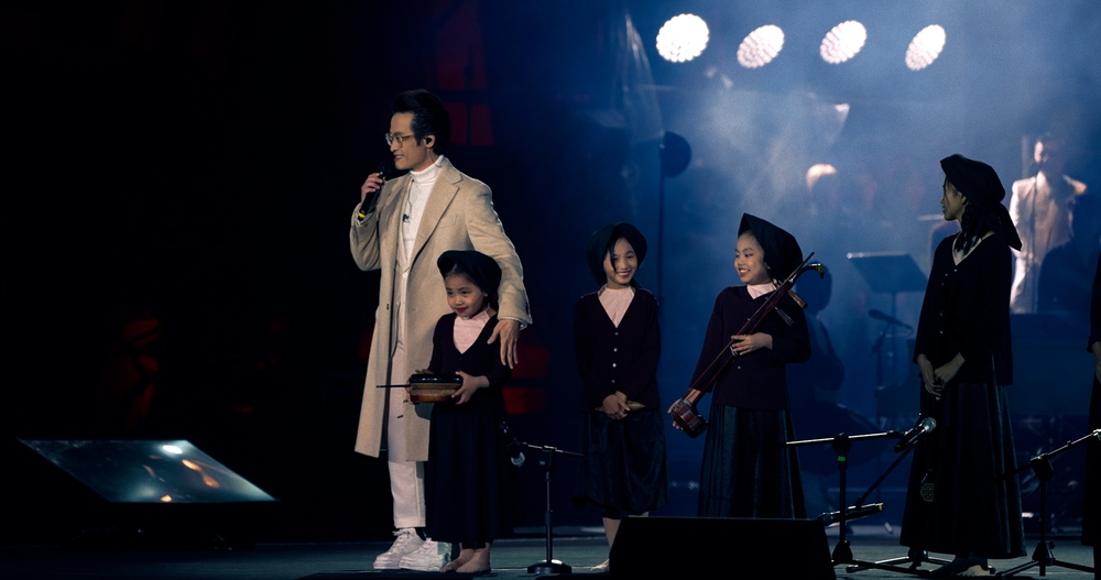 Hà Anh Tuấn đưa “Chân trời rực rỡ” lên màn ảnh rộng - Ảnh 1. Hà Anh Tuấn đưa “Chân trời rực rỡ” lên màn ảnh rộng - Ảnh 1.