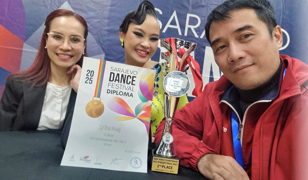 HLV Hồng Việt đồng hành với Vân Dung tại giải đấu