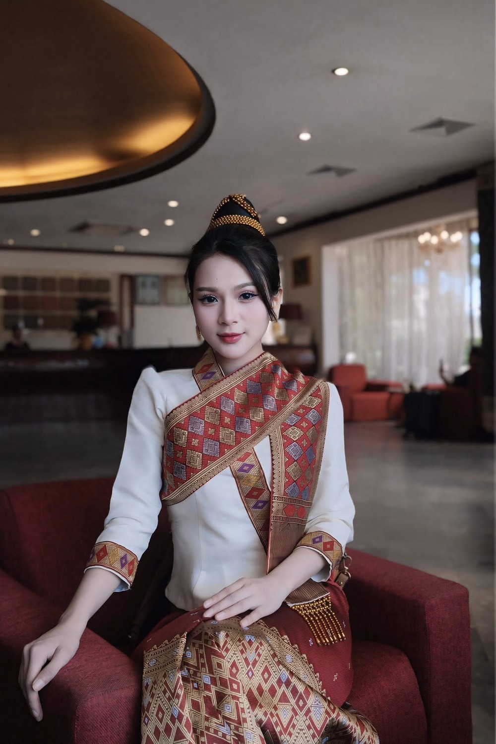 Á quân “Sao mai” An Thu An gây chú ý khi mang nhạc Việt đến lễ kỷ niệm Quốc khánh Lào - Ảnh 2.