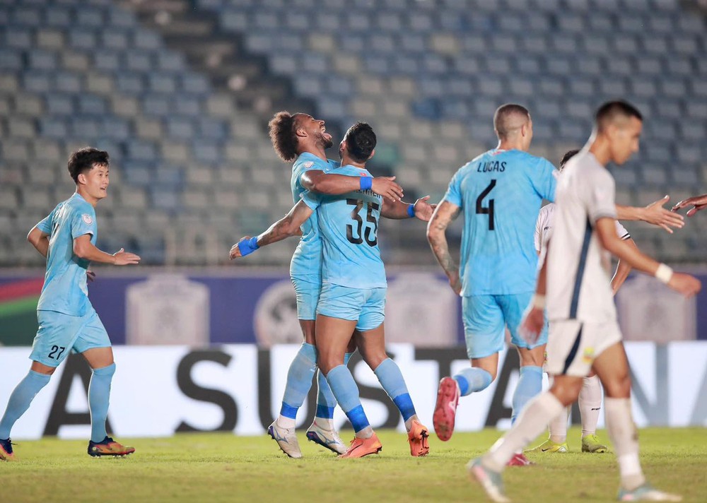 Xuân Son lập hat-trick, giúp Nam Định đánh bại Shan United tại bảng B, cúp C1 Đông Nam Á Xuân Son lập hat-trick, giúp Nam Định đánh bại Shan United tại bảng B, cúp C1 Đông Nam Á