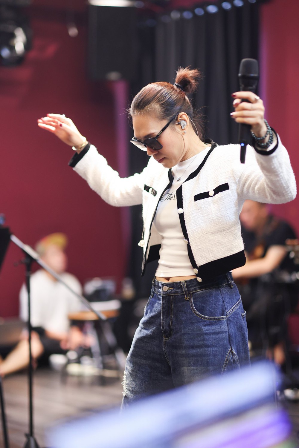 Mỹ tâm chính thức hé lộ ca khúc chủ đề của Liveshow See the light   - Ảnh 2.