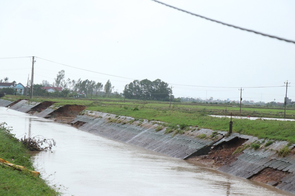 Bộ Công Thương ra công điện ứng phó với mưa lũ miền Trung - Ảnh 2. Bộ Công Thương ra công điện ứng phó với mưa lũ miền Trung - Ảnh 2.