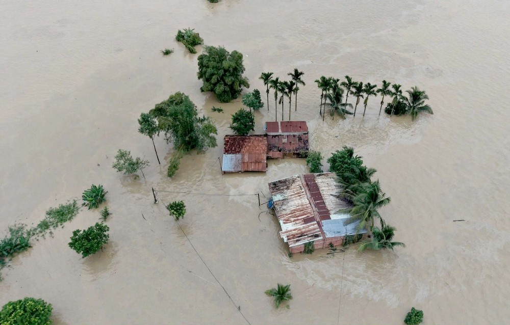 Lâm Đồng mưa nặng hạt kéo dài, nhiều khu vực bị ngập trở lại - Ảnh 2. Lâm Đồng mưa nặng hạt kéo dài, nhiều khu vực bị ngập trở lại - Ảnh 2.