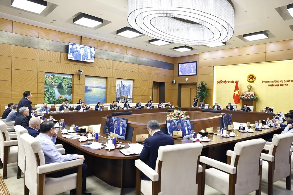 Phiên họp thứ 52, Ủy ban Thường vụ Quốc hội: Khơi thông điểm nghẽn, tạo cơ chế đặc thù thực hiện dự án quan trọng tại Thủ đô - Ảnh 3.
