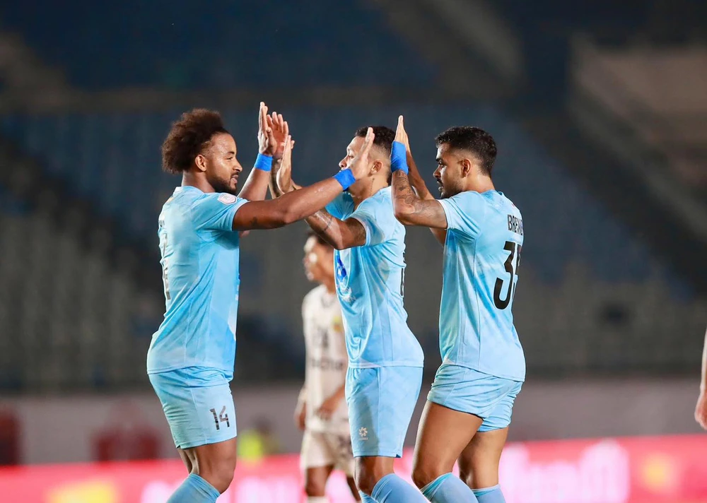 Xuân Son vẫn chơi xuất sắc như chưa hể từng chấn thương nặng