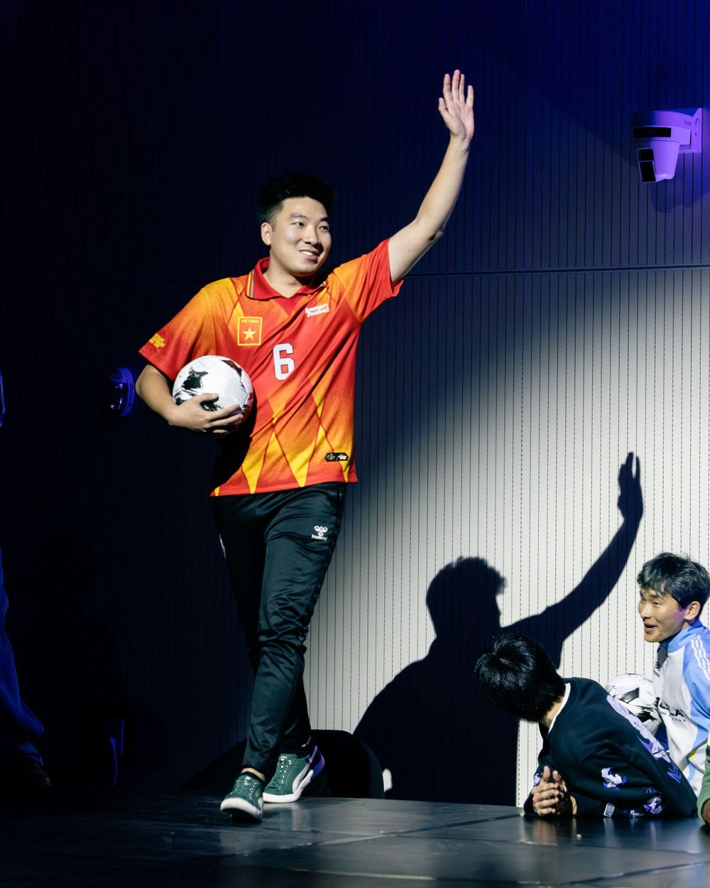 Đánh bại 20 đối thủ, Nam Freestyle vô địch giải Tâng bóng nghệ thuật thế giới - Ảnh 3.