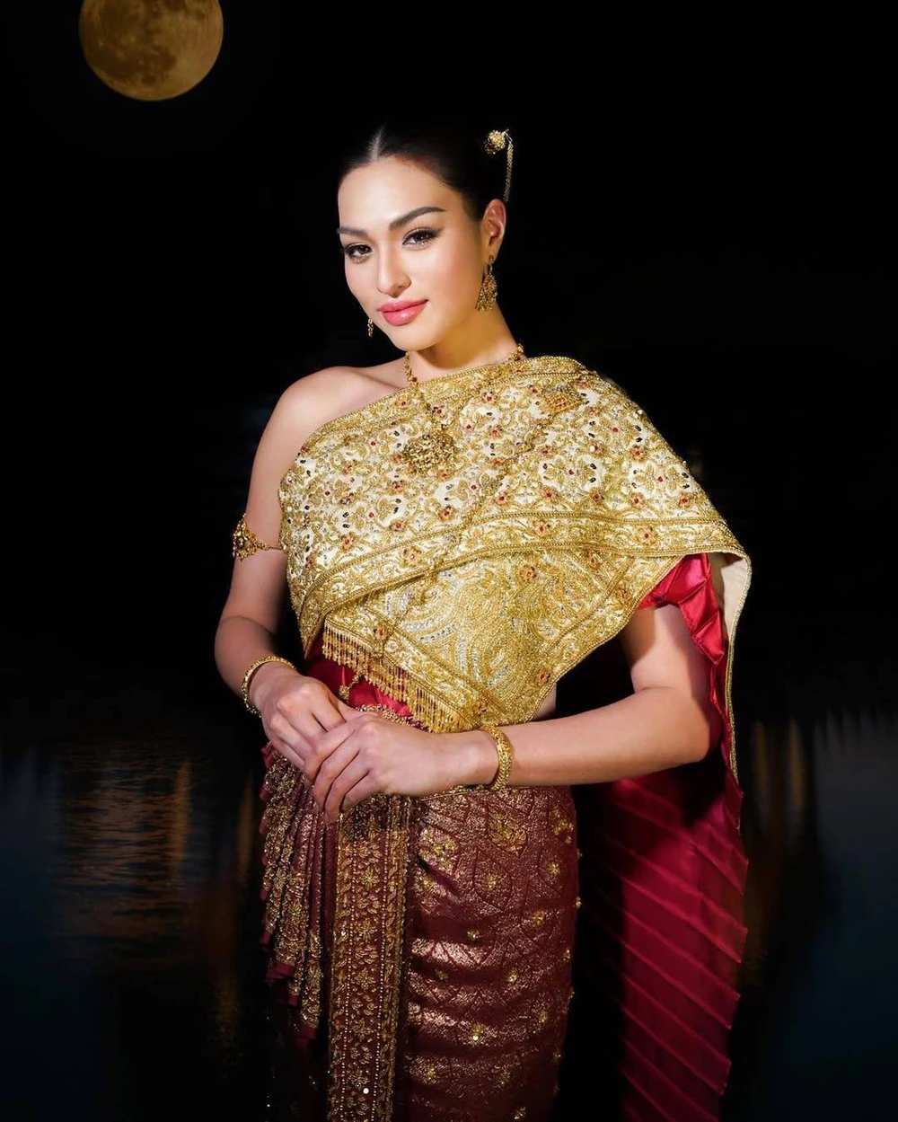 Nhan sắc 11 Hoa hậu, Á hậu cầm biển hiệu dẫn đầu các đoàn thể thao tại Lễ khai mạc SEA Games 2025 - Ảnh 4.