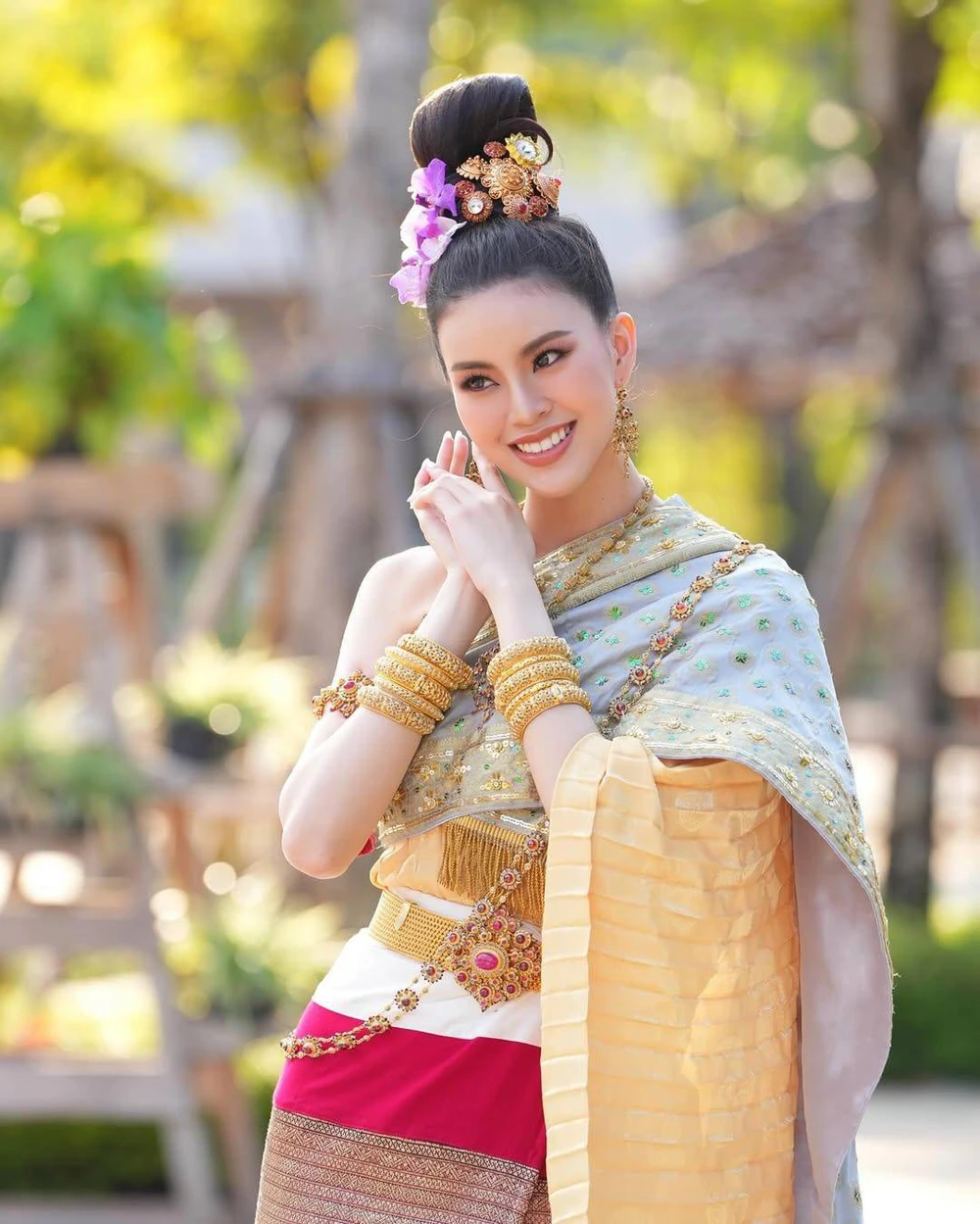 Nhan sắc 11 Hoa hậu, Á hậu cầm biển hiệu dẫn đầu các đoàn thể thao tại Lễ khai mạc SEA Games 2025 - Ảnh 6.