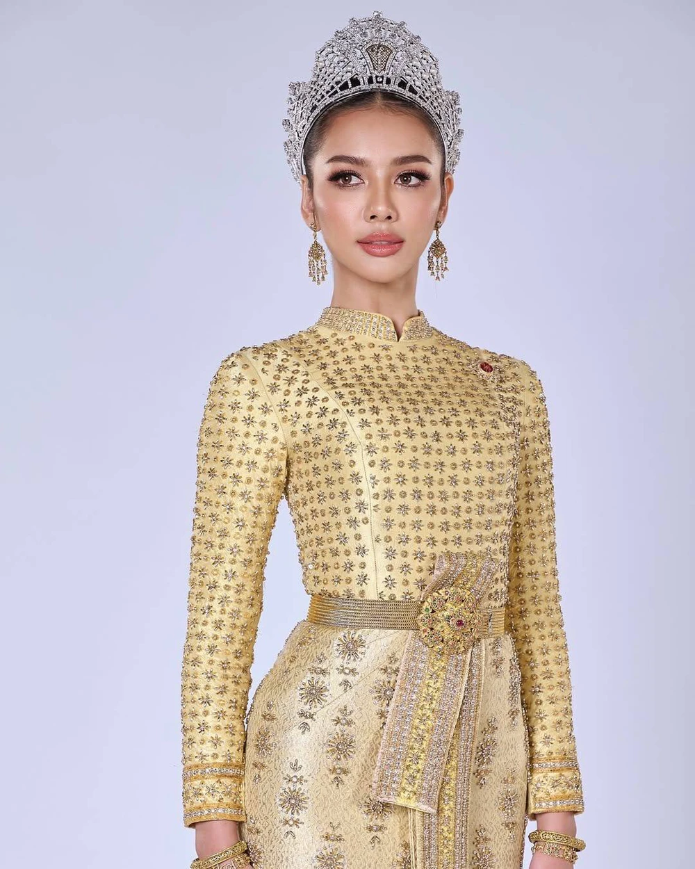 Nhan sắc 11 Hoa hậu, Á hậu cầm biển hiệu dẫn đầu các đoàn thể thao tại Lễ khai mạc SEA Games 2025 - Ảnh 8.