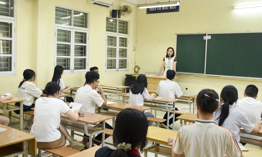 Kỳ thi vào lớp 10 ở Hà Nội: Các trường học chủ động hỗ trợ học sinh ôn tập - Ảnh 1.
