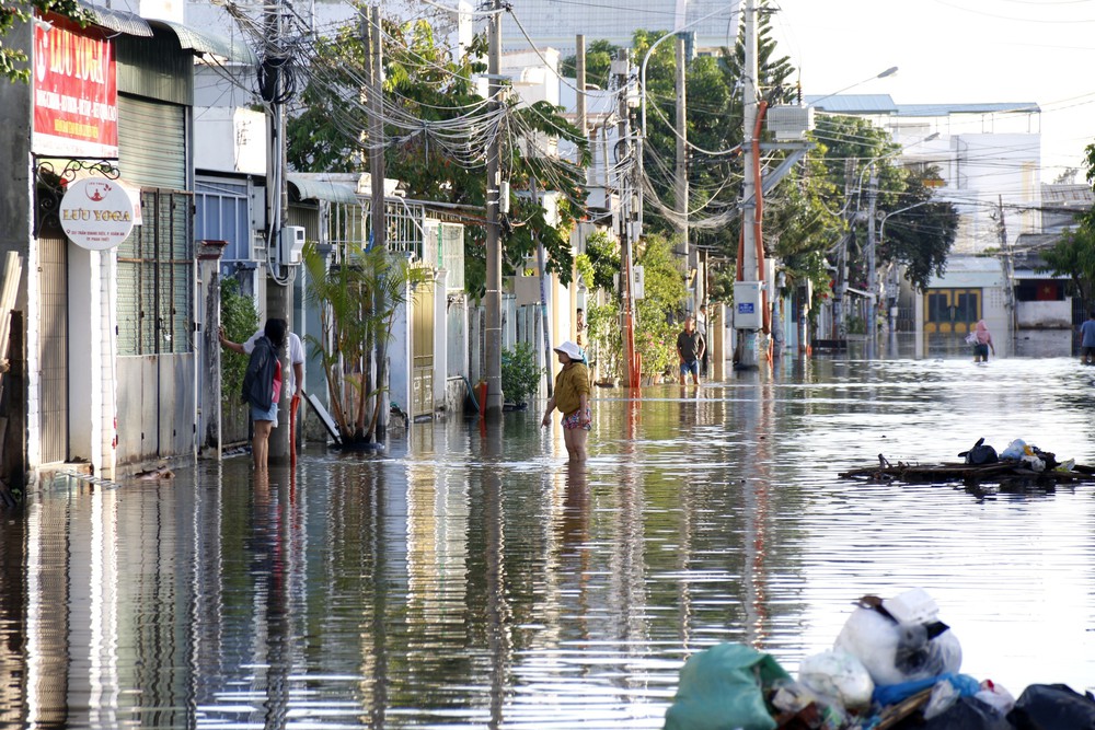 1.750 hộ dân bị ngập, tỉnh Lâm Đồng yêu cầu các chủ hồ thực hiện nghiêm quy trình xả lũ - Ảnh 1.